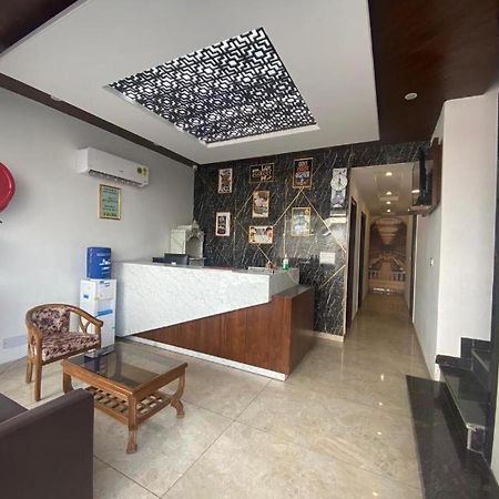 Hotel Hollywood Zirakpur Exteriér fotografie
