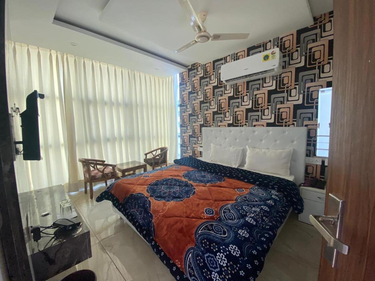 Hotel Hollywood Zirakpur Exteriér fotografie