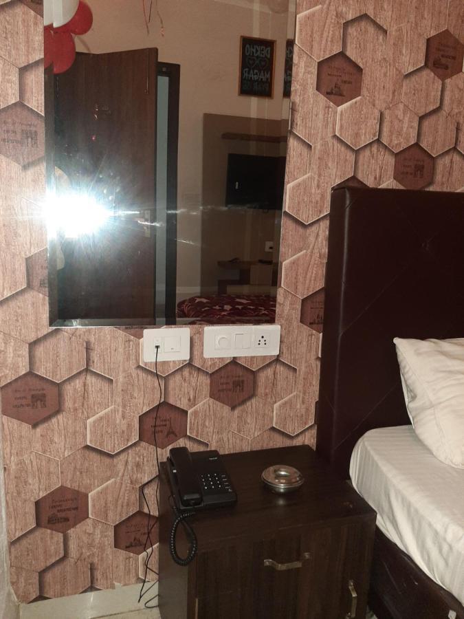 Hotel Hollywood Zirakpur Exteriér fotografie
