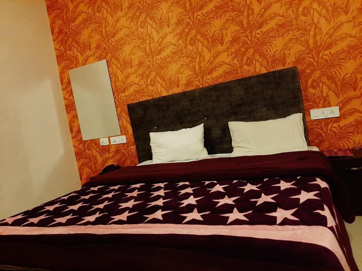 Hotel Hollywood Zirakpur Exteriér fotografie