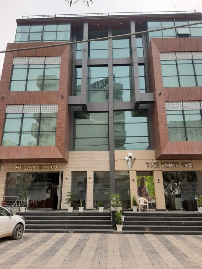 Hotel Hollywood Zirakpur Exteriér fotografie