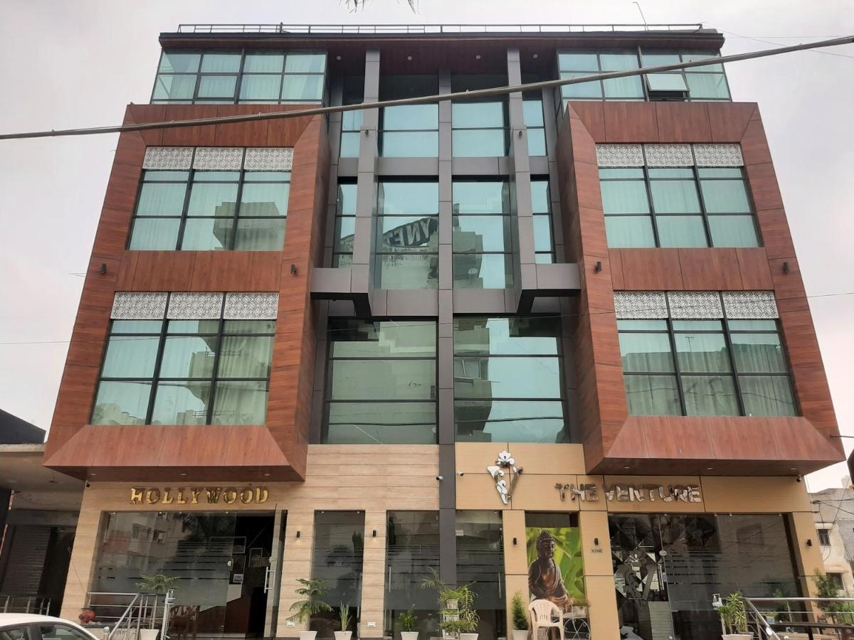 Hotel Hollywood Zirakpur Exteriér fotografie