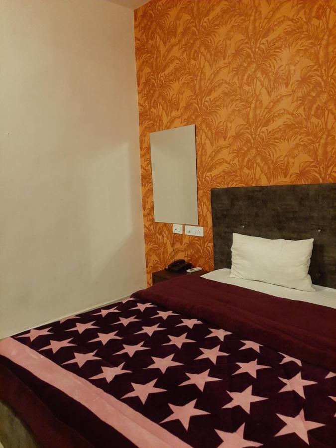 Hotel Hollywood Zirakpur Exteriér fotografie