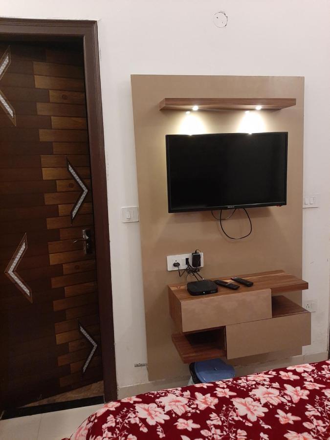 Hotel Hollywood Zirakpur Exteriér fotografie