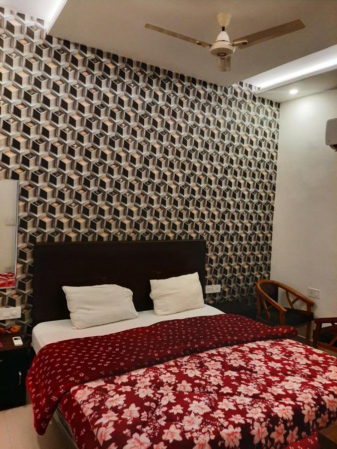Hotel Hollywood Zirakpur Exteriér fotografie