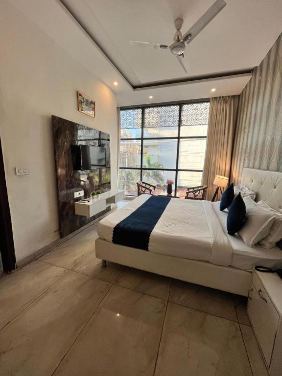Hotel Hollywood Zirakpur Exteriér fotografie
