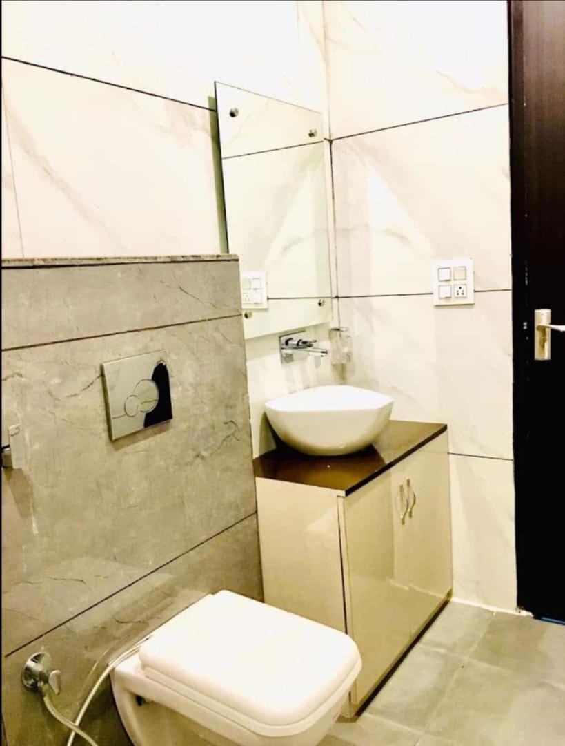 Hotel Hollywood Zirakpur Exteriér fotografie