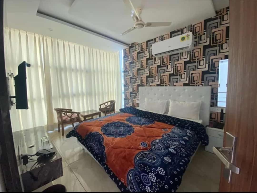 Hotel Hollywood Zirakpur Exteriér fotografie