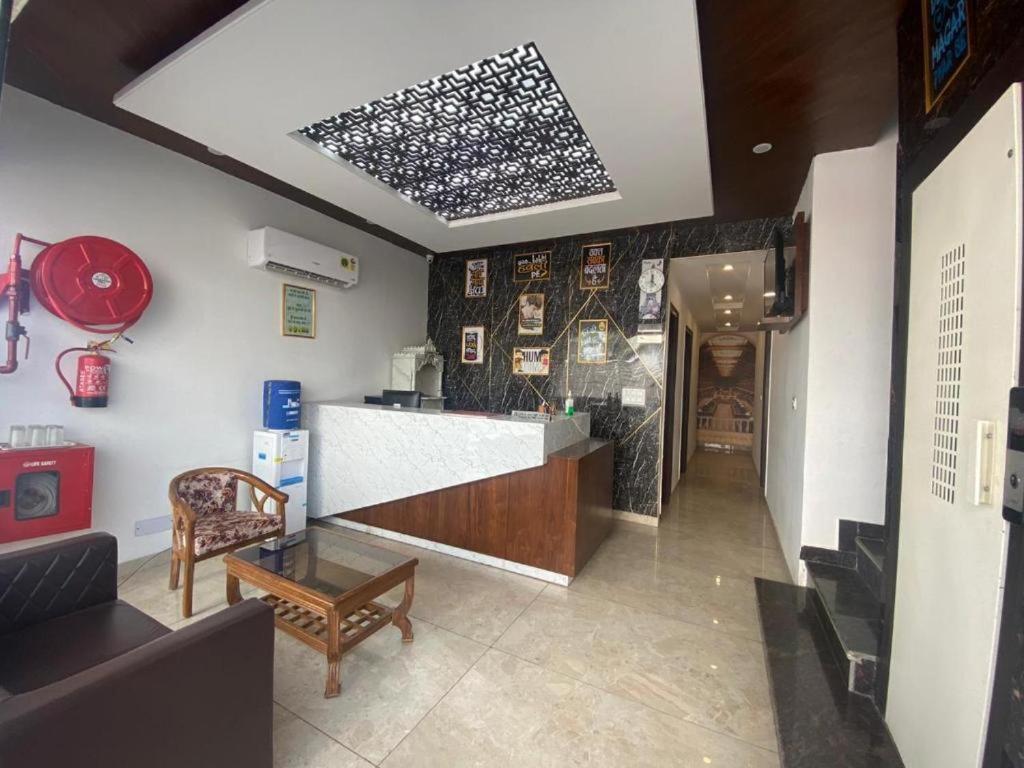 Hotel Hollywood Zirakpur Exteriér fotografie